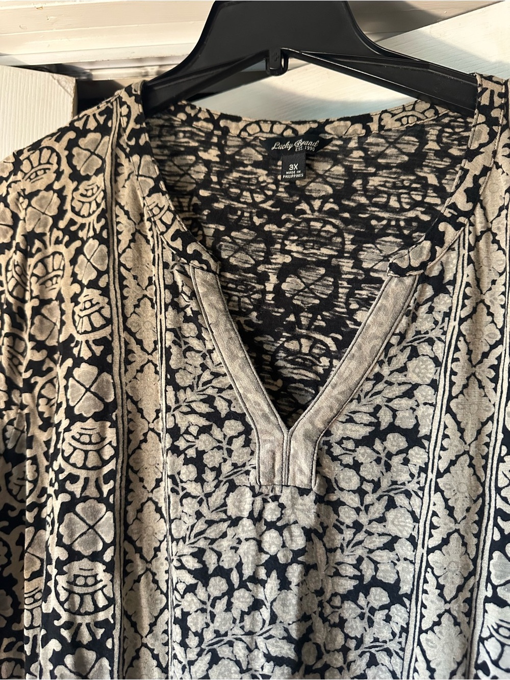 Lucky Brand Black and Cream V-Neck Printed Tunic - Picture 2 of 5